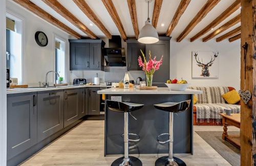 Woodfalls House | 3 Bed in Fordingbridge 66130