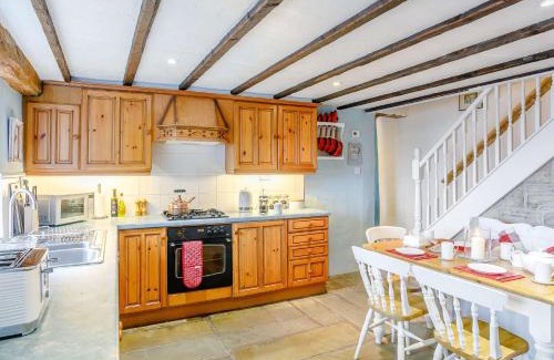 Hollow Meadows House | 3 Bed in Sheffield 81249