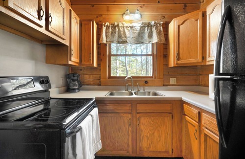 Jamestown Cabin | 3 Bed Log Cabin Located 0.5 miles from Safe Harbor Jamestown #302