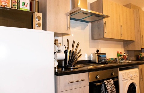 George Green Apartment | 3 bed Penthouse Apt with Balcony near Heathrow