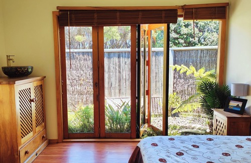 Karekare House | 3 Bed Tranquil Nature Escape with Stunning views, Spa, Beaches & Stargazing.