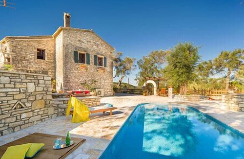 Rantatika Villa | 3 bed villa with views of olive trees & Ionian sea