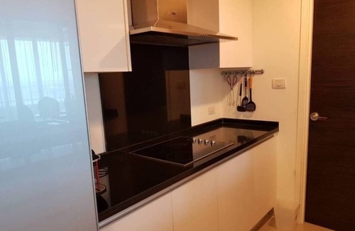 Bang Lamphu Lang Condo | 3-bedroom condo in wonderful Krung Thep Maha Nakhon with AC, WiFi