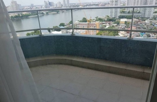 Bang Lamphu Lang Condo | 3-bedroom condo in wonderful Krung Thep Maha Nakhon with AC, WiFi