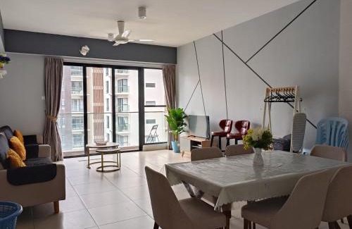 Genting Highlands Apartment | 3 bedroom 12pax Midhills pool view free WIFI