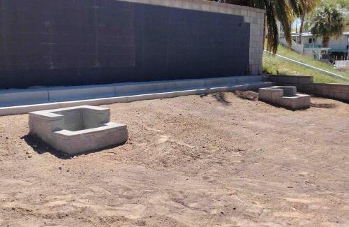 Bullhead City Apartment | 3 bedroom, 2 bath 1 min walk to the beach