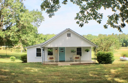 Hillsborough House | 3-bedroom, 2 bath farmhouse in beautiful Hillsborough with highspeed WiFi & more