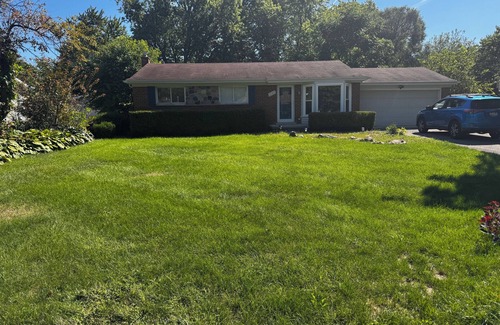 Mitchell House | 3 Bedroom 2 Bath, quiet and close to everything
