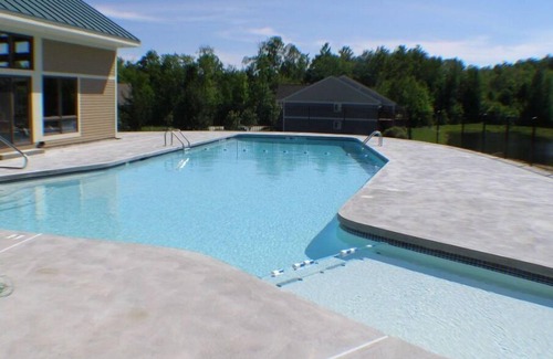 Lincoln Condo | 3 Bedroom 2 Bath Unit Overlooking Pond & Closest to Pools & Sports Club!