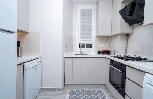 Taksim Apartment | 3-Bedroom, 2-Bathroom with High Ceilings, Spacious Layout and No Stairs