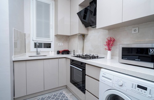 Taksim Apartment | 3-Bedroom, 2-Bathroom with High Ceilings, Spacious Layout and No Stairs
