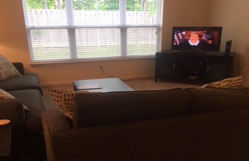 Fort Wayne Apartment | 3 bedroom, 2 bathroom with attached garage