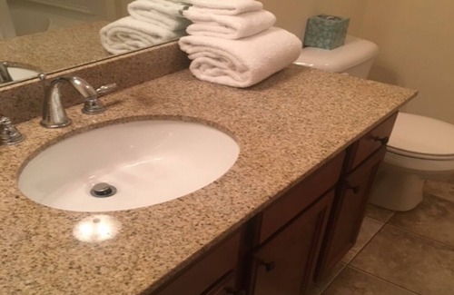Fort Wayne Apartment | 3 bedroom, 2 bathroom with attached garage