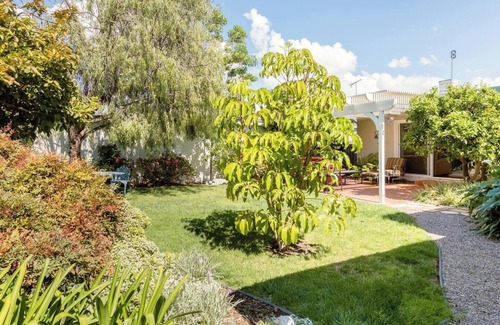 Bixby Knolls House | 3 Bedroom, 2 Bathroom with Stunning Backyard and Laundry