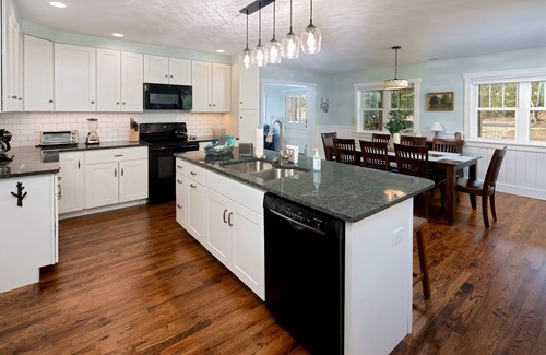 Montreat House | 3 bedroom 3 bath cottage near Montreat campus & 5 minutes to Black Mountain