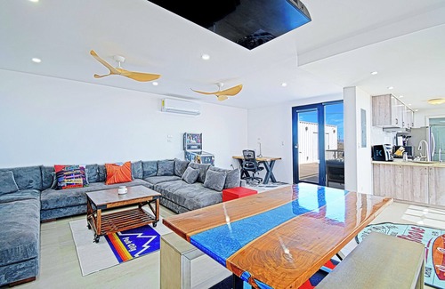 El Sargento House | 3 bedroom, 3 bath premium stylish shipping container home. Game room w/darts, shuffleboard, video game cabinet, Infinity game table, new 8 person hot tub, multiple decks w/firepits, fast Wifi (250 mb+)w/Starlink backup. Free use of two SUPs.