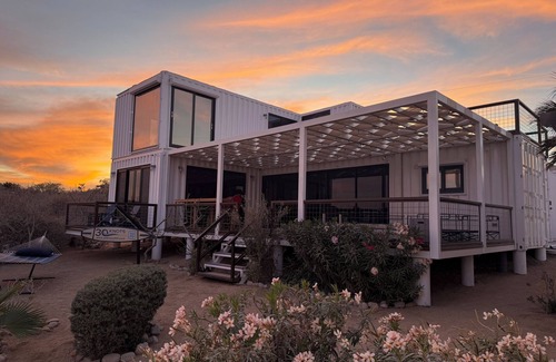 El Sargento House | 3 bedroom, 3 bath premium stylish shipping container home. Game room w/darts, shuffleboard, video game cabinet, Infinity game table, new 8 person hot tub, multiple decks w/firepits, fast Wifi (250 mb+)w/Starlink backup. Free use of two SUPs.