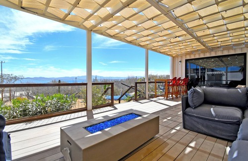 El Sargento House | 3 bedroom, 3 bath premium stylish shipping container home. Game room w/darts, shuffleboard, video game cabinet, Infinity game table, new 8 person hot tub, multiple decks w/firepits, fast Wifi (250 mb+)w/Starlink backup. Free use of two SUPs.