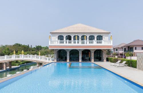Watthana Nakhon Apartment | 3-bedroom, 3-bathroom townhouse, community with swimming pool, gym, walking street for 20 minutes by car