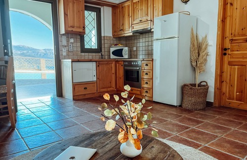 Spanokhorion Villa | 3 bedroom/5 bathr Villa/private pool/breathtaking sea views/6mins from beach