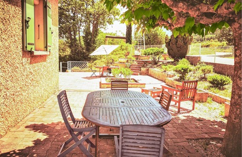 Mollans-sur-Ouveze House | 3 bedroom accommodation in Mollans-sur-Ouvèze