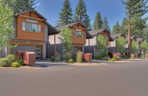 Y Area House | 3 Bedroom, AC, Hot Tub, Grill, Newly Built, Open Floor Plan, Wifi, 1 of 6 – Emerald Bay Escape