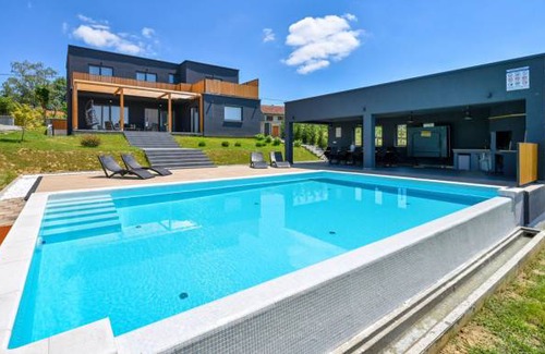 Klostar Ivanic House | 3 bedroom accommodation in Klostar Ivanic