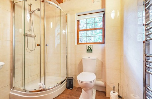 Mansfield Cabin | 3 bedroom accommodation in Edwinstowe