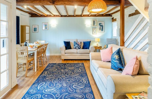 Hay-on-Wye Cabin | 3 bedroom accommodation in Ridgeway Cross, near Malvern