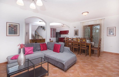Divsici House | 3 bedroom accommodation in Divsici