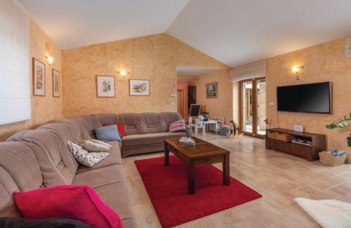 Divsici House | 3 bedroom accommodation in Divsici