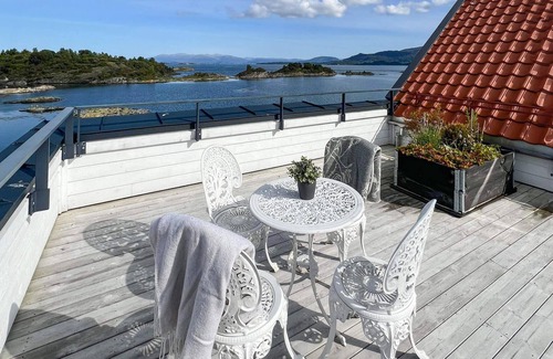 Mosterhamn Apartment | 3 bedroom accommodation in Mosterhamn