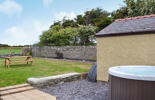 Holyhead Cottage | 3 bedroom accommodation in Llanynghenedl, near Holyhead