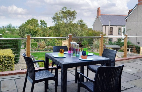 Brymbo Cottage | 3 bedroom accommodation in Brymbo, near Wrexham