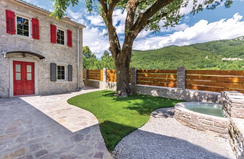 Grabri House | 3 bedroom accommodation in Lupoglav