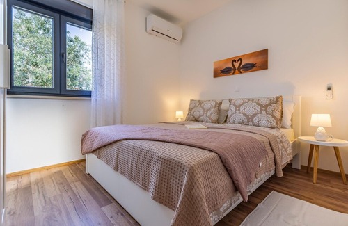 Liznjan House | 3 bedroom accommodation in Liznjan