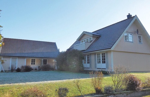 Aahus House | 3 bedroom accommodation in Åhus