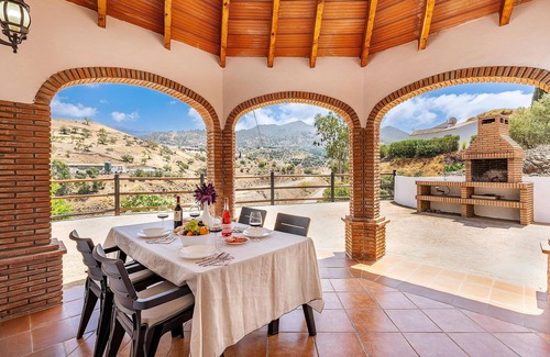 Archez House | 3 bedroom amazing home in árchez