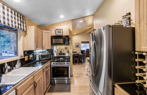 Donner Lake Woods House | 3 bedroom and den, 2 bath, sleeps 8. West End of Donner Lake DLR#059