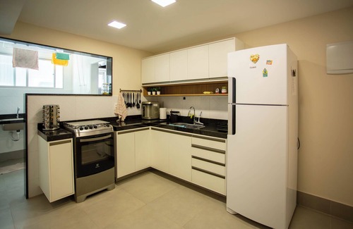 Boa Viagem Apartment | 3-Bedroom Apartment 50m from the Beach with Parking