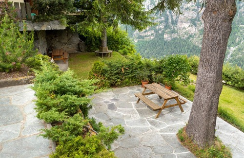 St. Niklaus Condo | 3 bedroom apartment with fantastic mountain views for 1-6 people