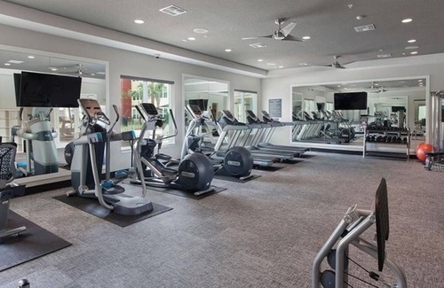 Lake Hart Apartment | 3 Bedroom Apartment 420938 by Houzlet
