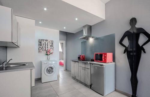 Gazi Apartment | 3-bedroom apartment in gorgeous Athina with AC, WiFi. Book now