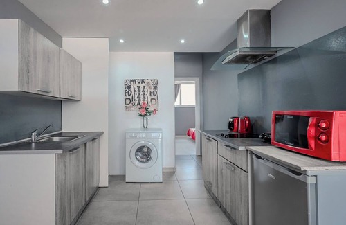 Gazi Apartment | 3-bedroom apartment in gorgeous Athina with AC, WiFi. Book now