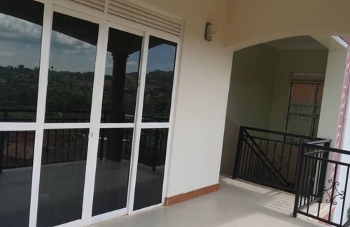 Kitende Apartment | 3-bedroom apartment in welcoming Kitende with WiFi