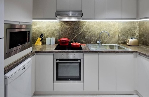 Deira Hotel | 3 Bedroom Apartment Near Gold Souk Metro BY E R