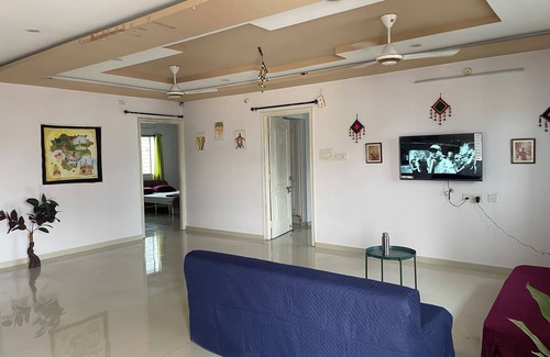 Banjara Hills Apartment | 3-bedroom apartment with WiFi, AC in Banjarahills near Care Hospital city centre