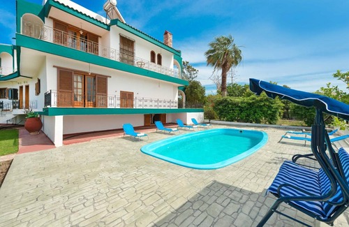 Kalavarda Apartment | 3-Bedroom Apartment with Private Pool, Sea View, Wi-Fi and Air Conditioning