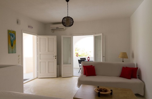 Exomytis Apartment | 3-Bedroom Apt sea view shared pool
