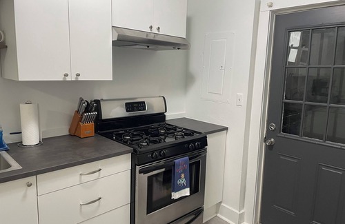 Fort Wayne Apartment | 3-bedroom apt with central ac , Downtown unit2 walking distance Fort Wayne.